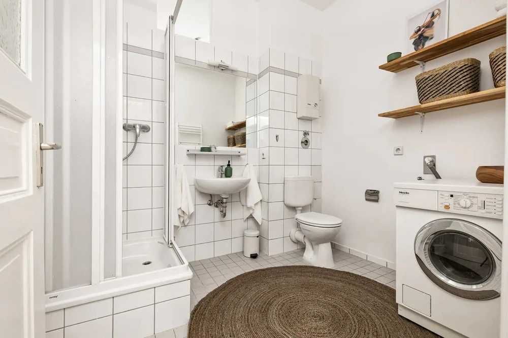 Дава се под наем Двустаен апартамент в София, Център - 55 кв.м за 408 € - Снимка #2