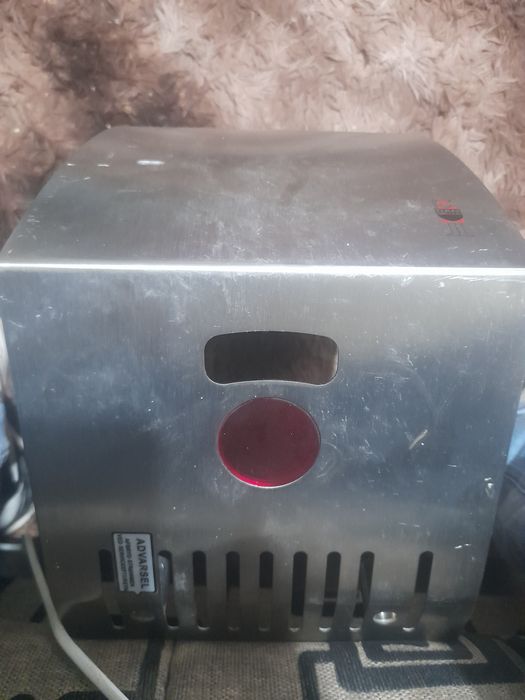 Uscător de mâini cu senzor