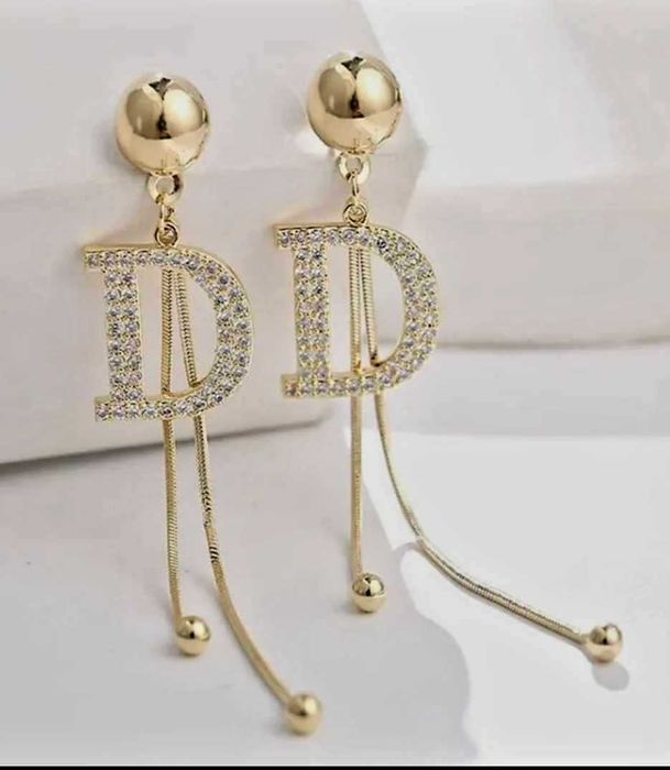 Уникални обици Dior