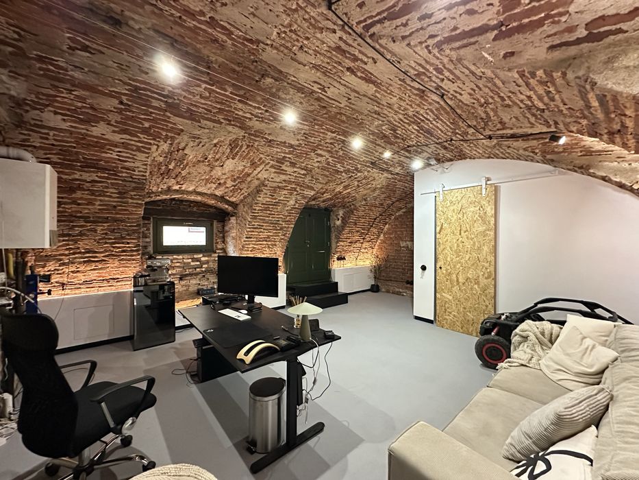 Inchiriez spatiu pentru birou.