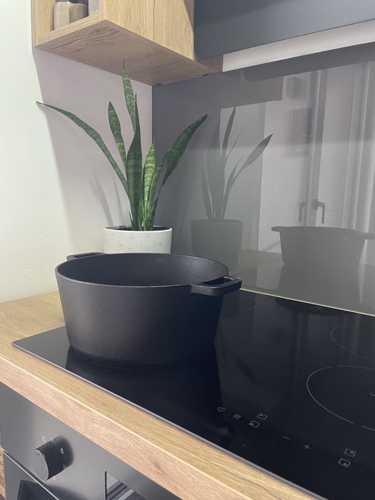 Oala din fonta cu capac 2in1