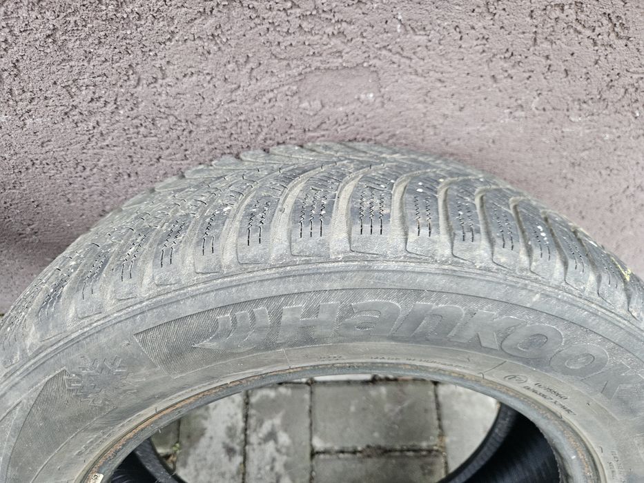 Vand 4 anvelope de iarna hankook 185/65/R15