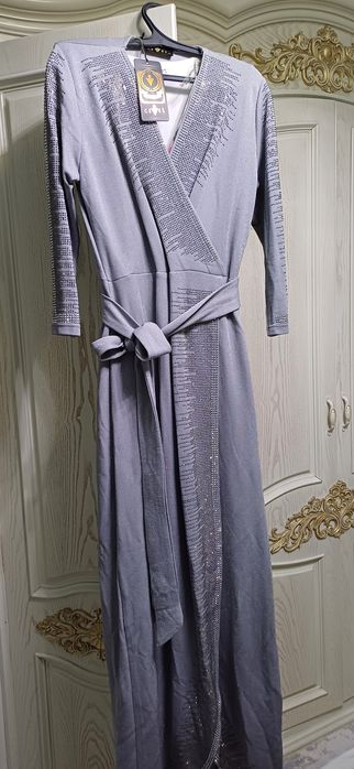 Женское вечерное платье