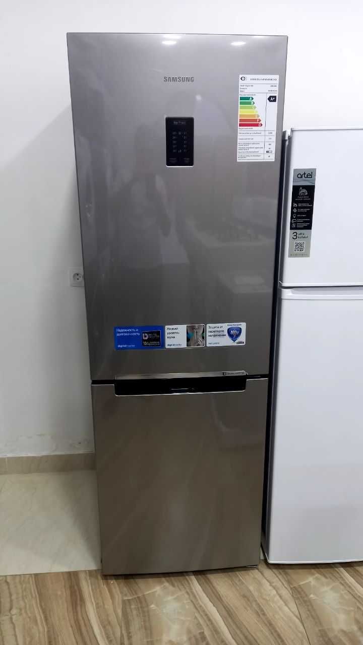 Двухкамерный Холодильник Samsung RB29FERNDSA с дисплеем