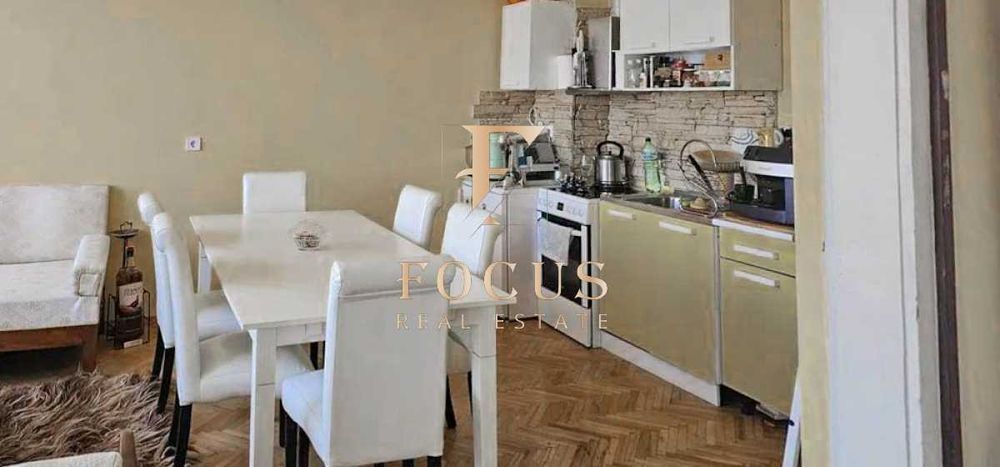 Продава се Тристаен апартамент в Пловдив, Център - 120 кв.м за 2042 €/кв.м - Снимка #1