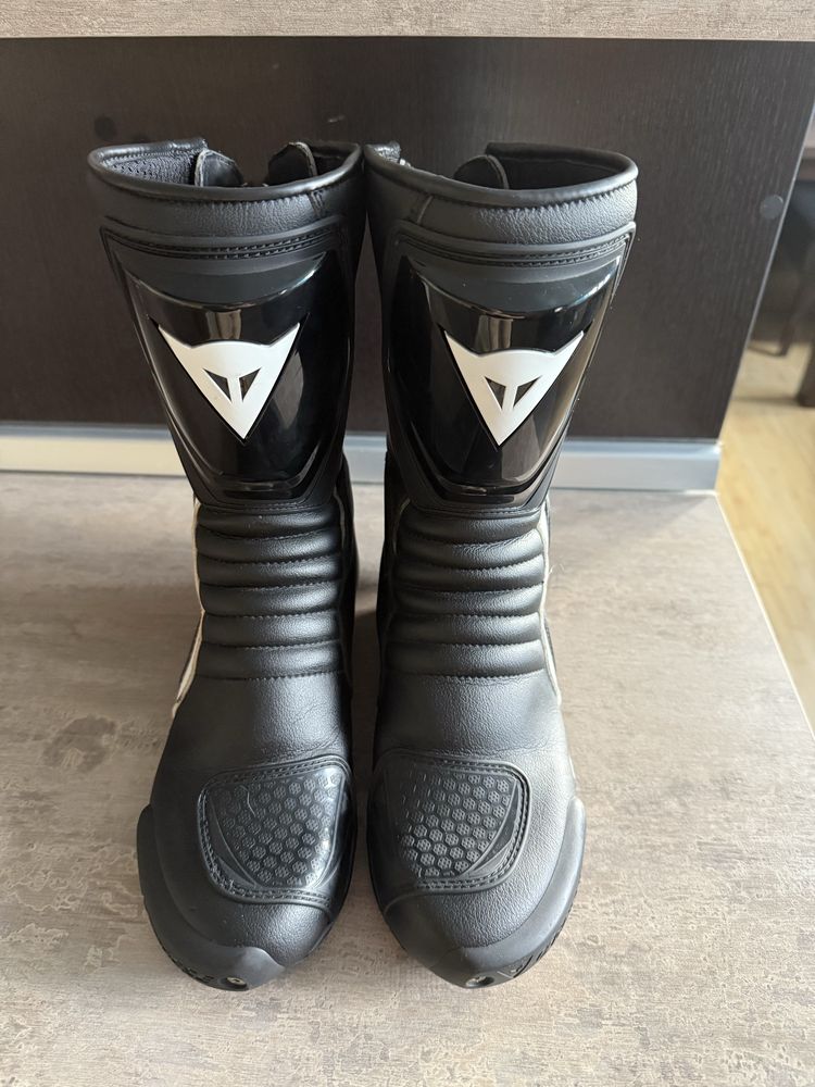 Ghete moto , DAINESE , ca noi