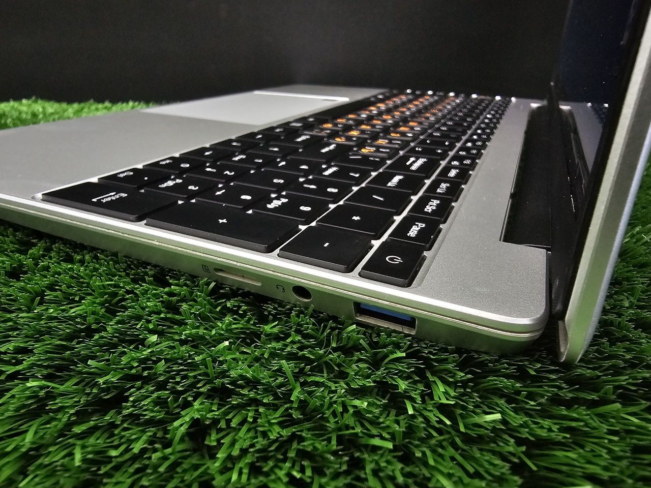 Uzum Marketda Rossa Trend bo'lgan notebook bizda yarim narxida!