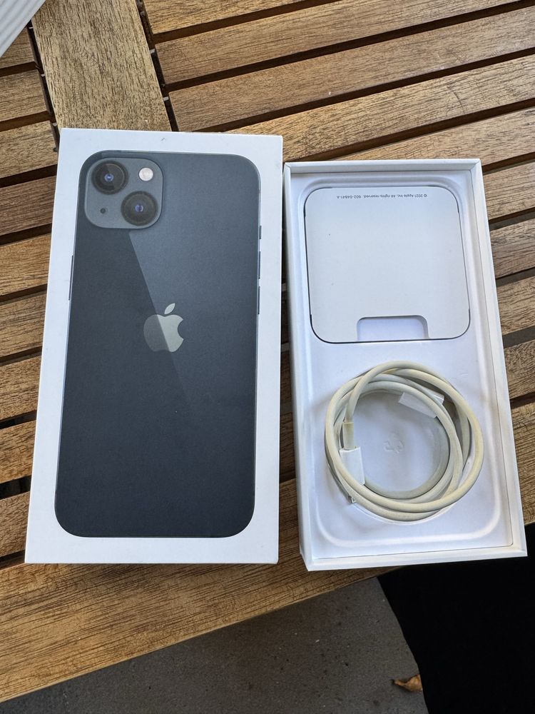 Продавам Iphone 13 ,Midnigtht,128 gb