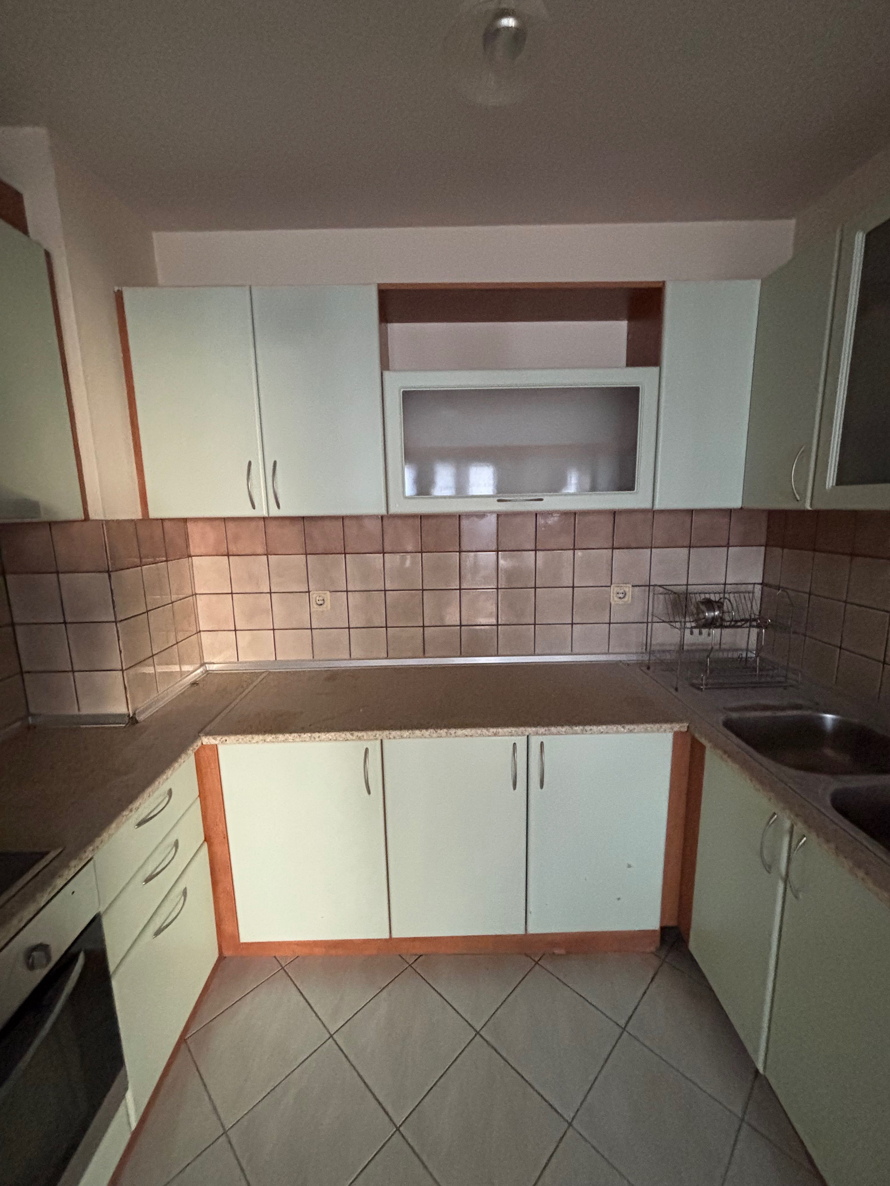 Кухня MDF, вкл. фурна, абсорбатор и съдомиялна машина за вграждане