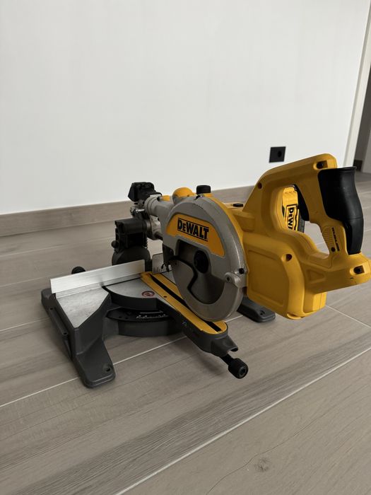 Circular Dewalt DCS 777T2