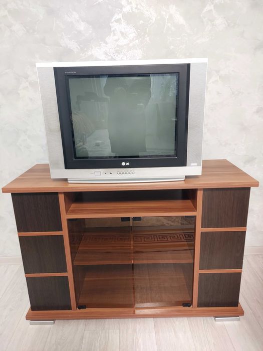Продам тумбу ТВ с телевизором