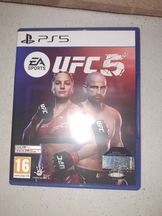 PS5+2 джойстика и 5 игри