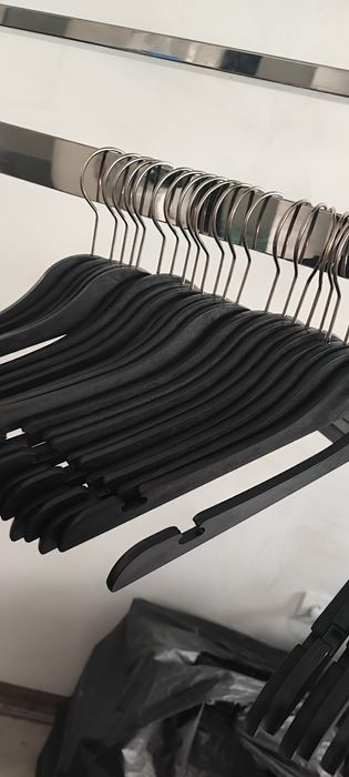 Пластмасови закачалки -плътни и стабилни