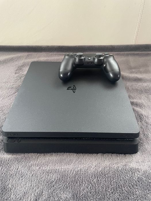 PS4 Slim 1TB (consolă + manetă + jocuri)
