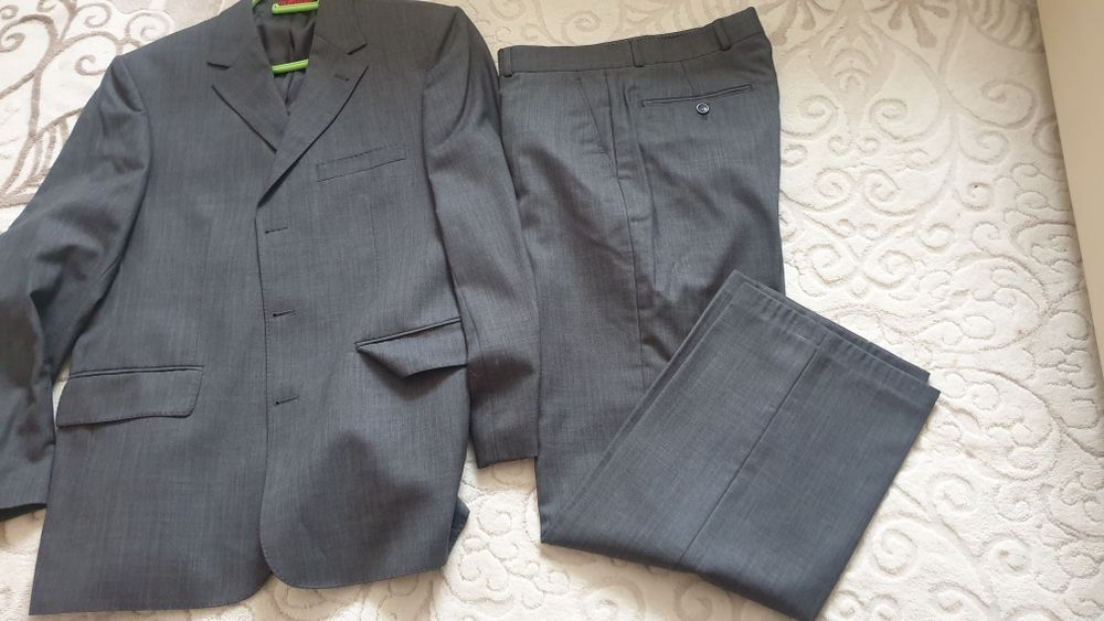 Костюмы мужские новые