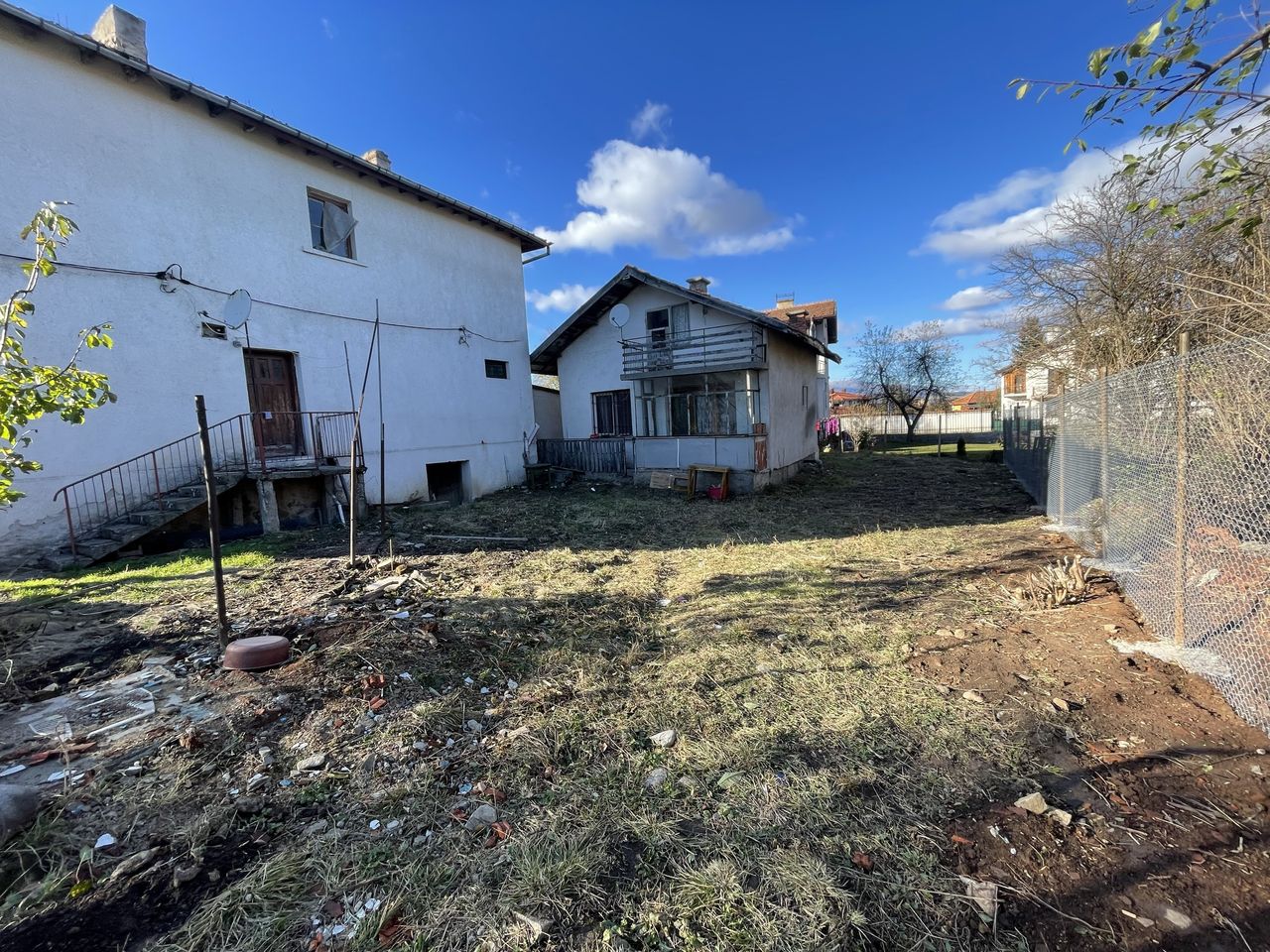 Продава се Къща в София, Младост 1 - 300 кв.м за 350 €/кв.м - Снимка #15