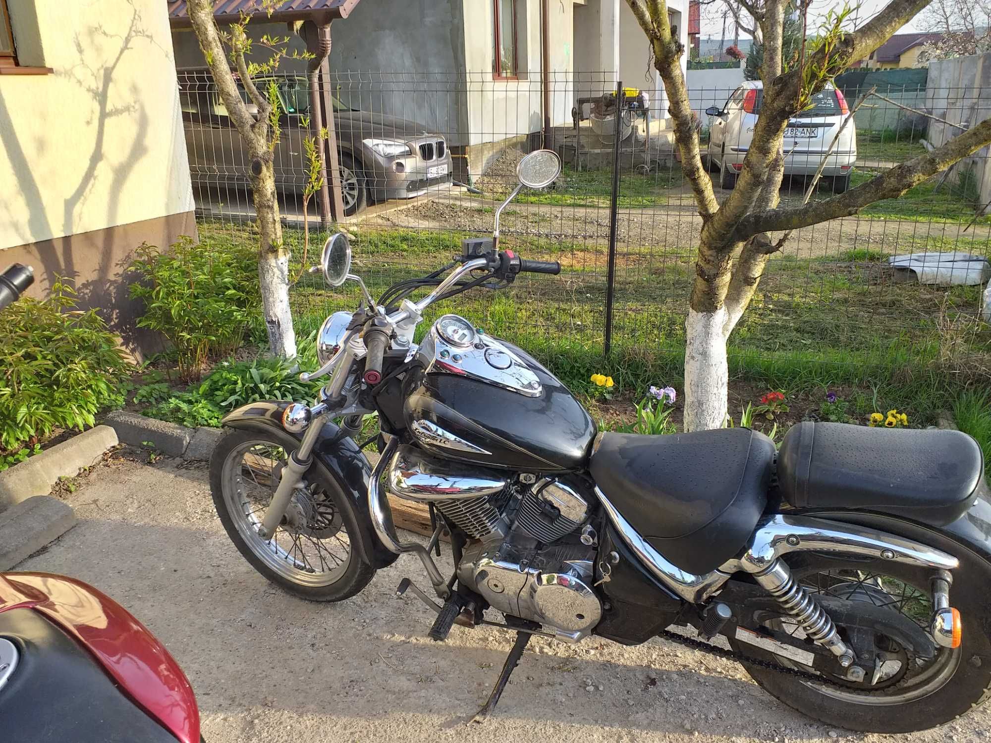 vand Suzuki  Intruder VL 250