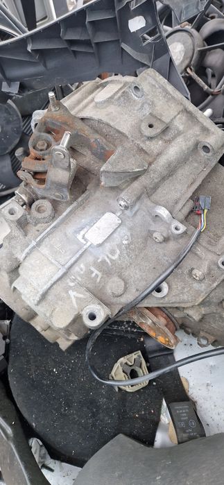 Vând cutie viteze Golf V 2.0 cod JLU.