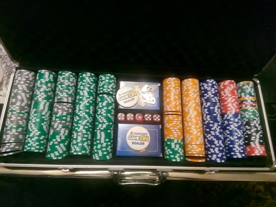 Алуминиево куфарче с 500 покер чипа с номинали