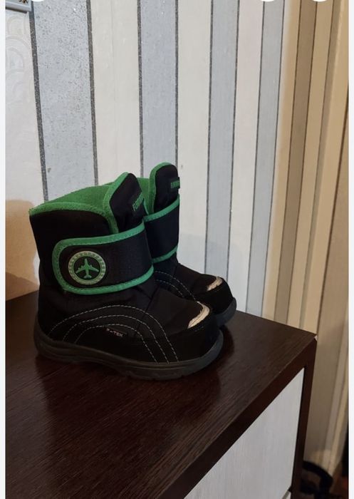 Продам зимнию мембранную обувь для мальчика размер 24