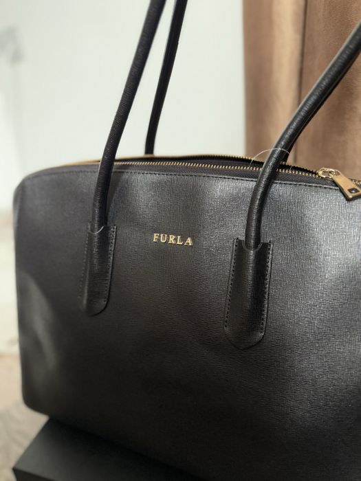 Дамска черна чанта FURLA естествена кожа