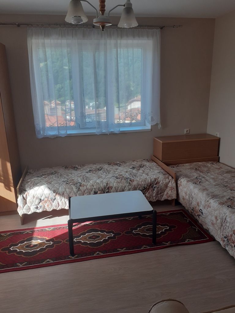 Дава се под наем Етаж от къща в Смолян, Горно Райково - 120 кв.м за 255 € - Снимка #4