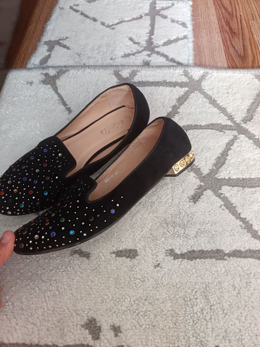 Оёк кейимлар сотилади