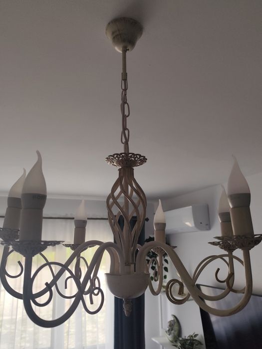 Candelabru perfect pentru living /dormitor in stare impecabila Detalii