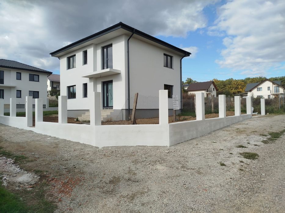 Vând CASĂ MODERNĂ individuală cu etaj complet în Burdujeni