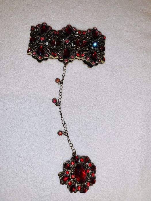 Женские украшения