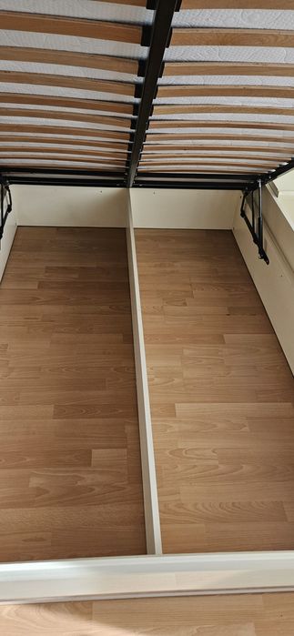 Спалня 140 х 200 см. + бюро