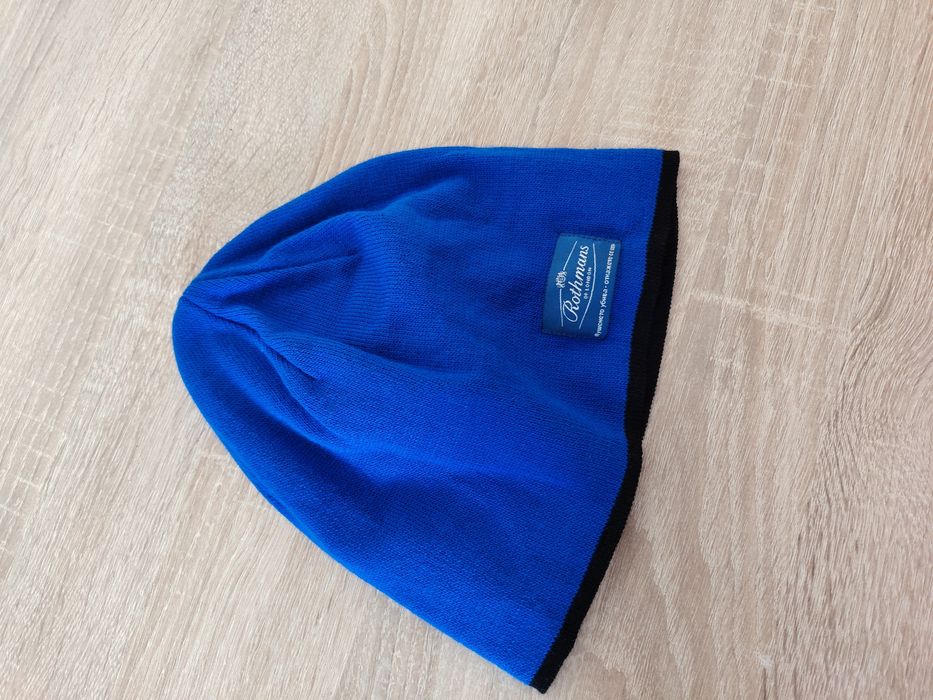 Зимна шапка . Нова .