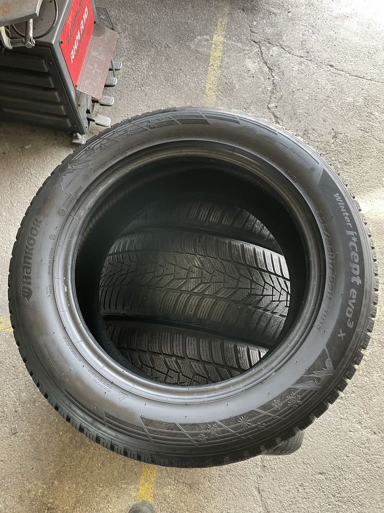 Anvelope de iarna 235/55R17  Hankook W330