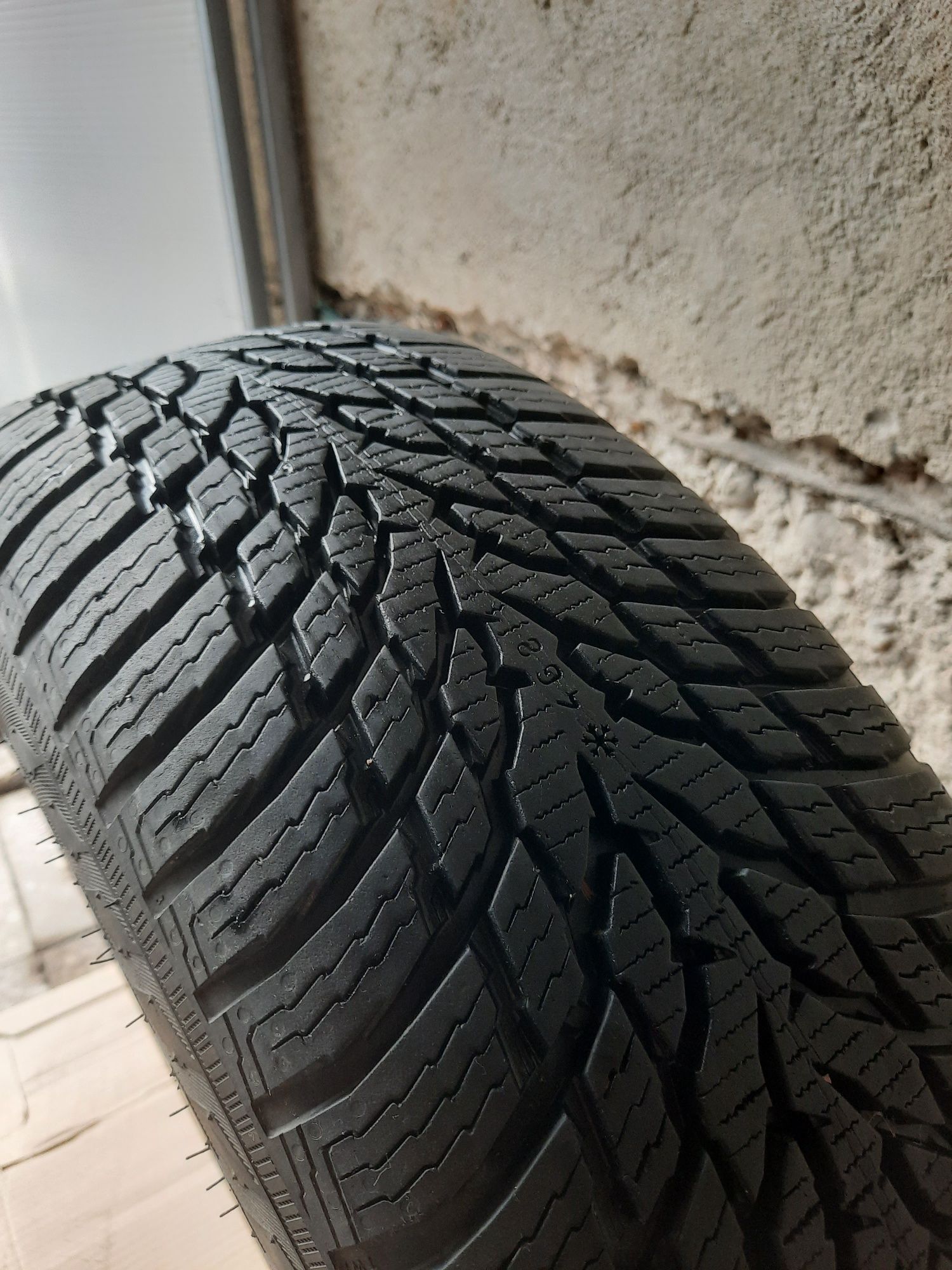 Anvelope/jante  Nokian Snowproof 185/60 r14 cu jante vw 

185/6