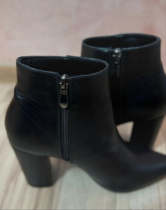 Botine cu toc nepurtate