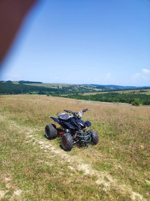 Vând ATV 1400 Ron negociabil.