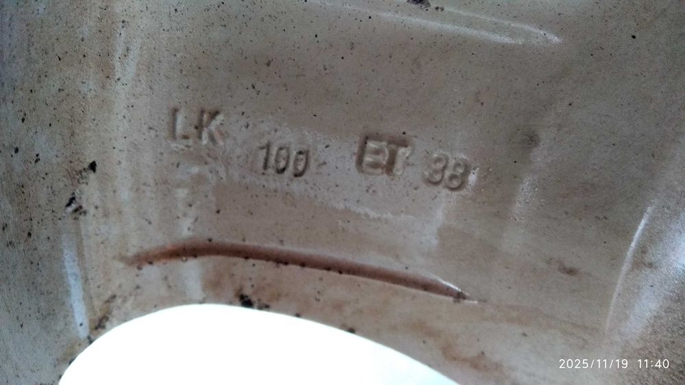 15 цола,4х100,в комплект с много добри зимни гуми!ЦО-60,1