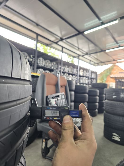 4 Броя 235/55/18 Bridgestone 2x6,8mm 2x5,6mm 23dot