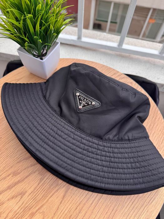 Панамa Prada Black Re-Nylon Bucket Hat