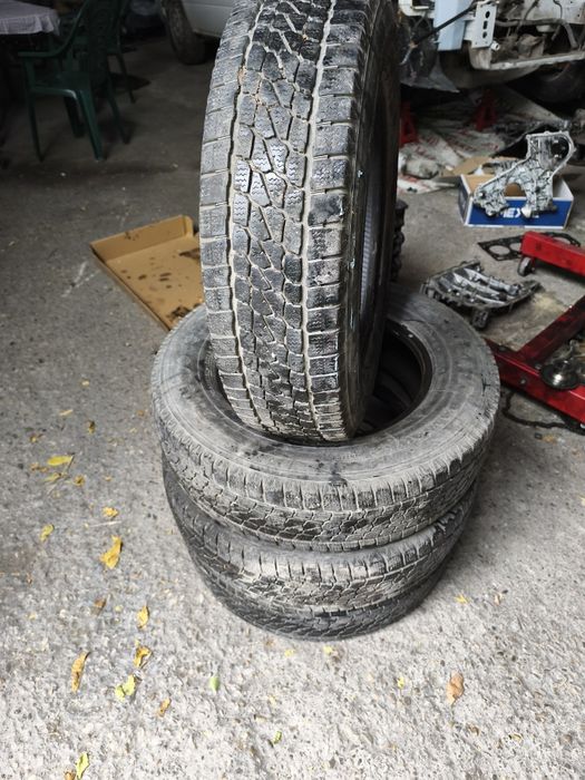 Продавам все сезонни гуми за бус 205/75 R16 C