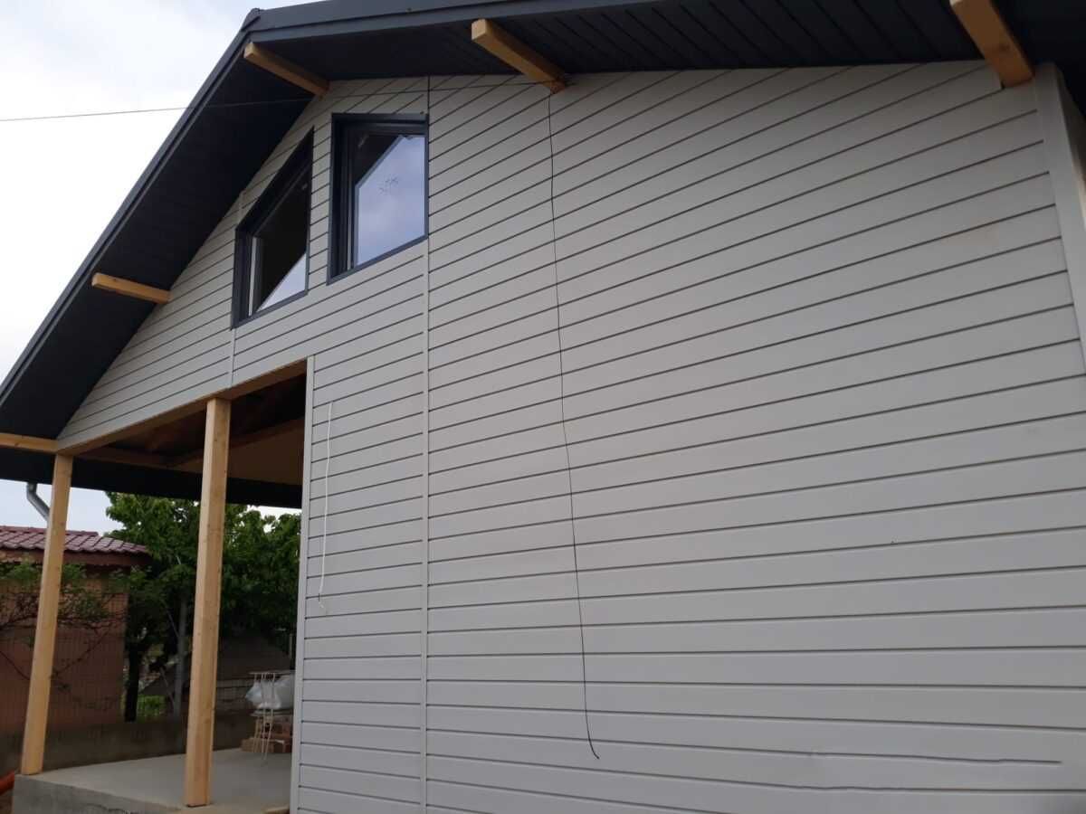 Casa modulara și garaje auto din structura metalica si panou sandwich