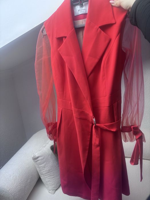 Rochie elegantă roșie cu mâneci din tull – mărimea M