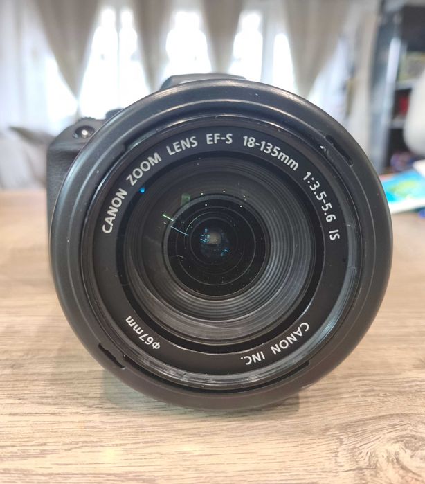 Canon 750d + обектив canon 18-135 mm.