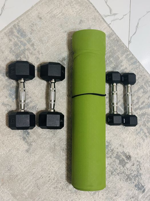 Гантели 4 и 1 кг. Коврик