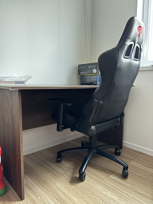 masa de birou impecabila