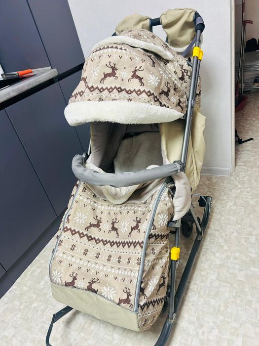 Санки-коляска, Снежинка.