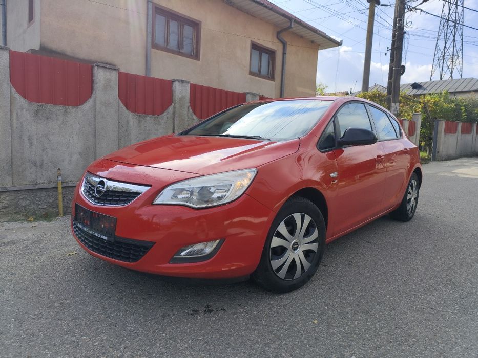 Opel Astra J an 2010 motor 1.4 benzina 86 cai/Euro 5/model Hatchback