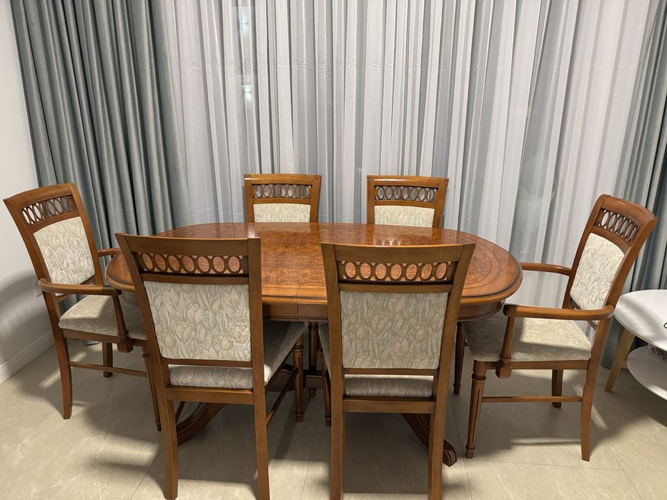 Masă extensibila cu 6 scaune