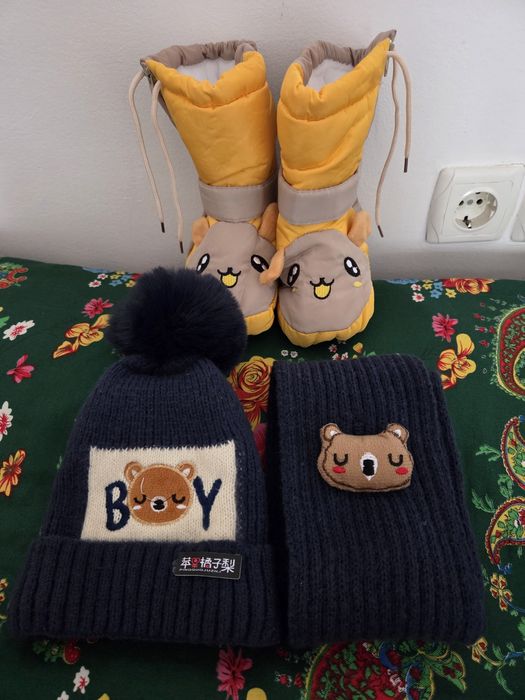 Детская шапка и пинетки