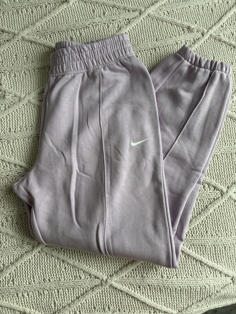 Pantaloni sport Nike  noi cu eticheta